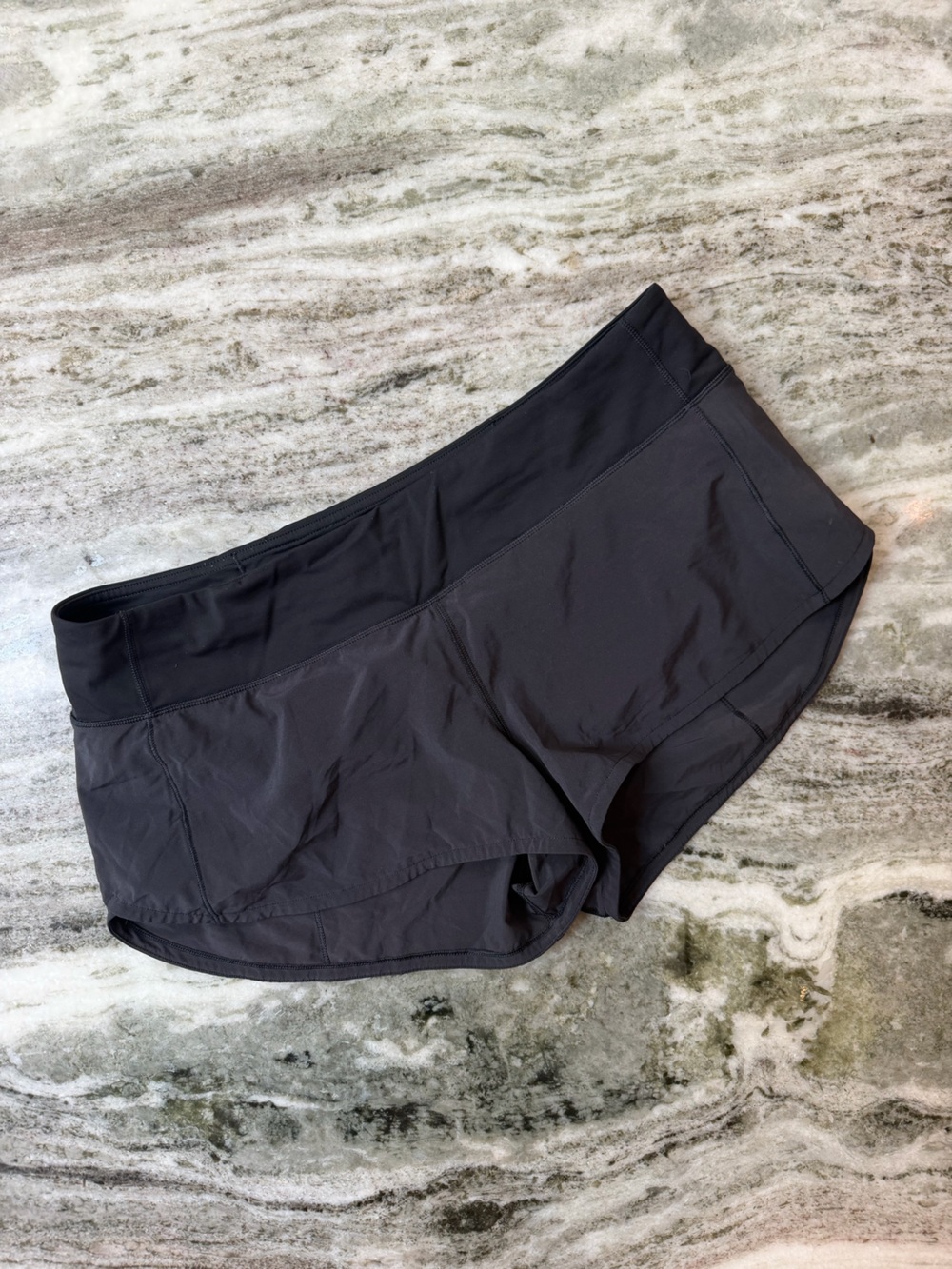 Lululemon Speed Up Low Rise Shorts Size 10
2.5”